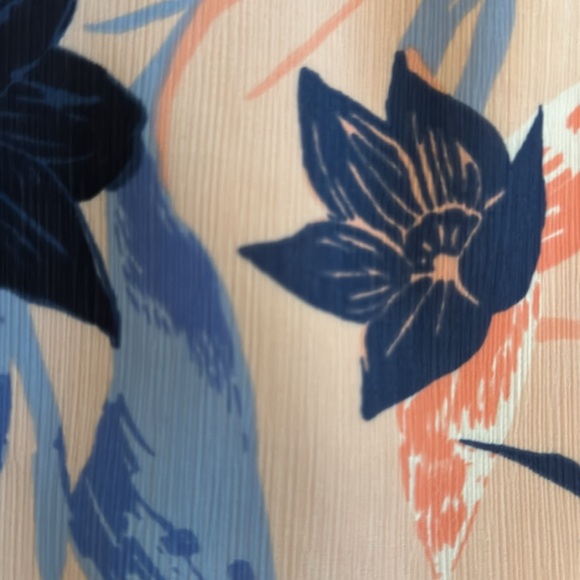 EUC J.CREW Sleeveless mockneck smocked top - Picture 2 of 3